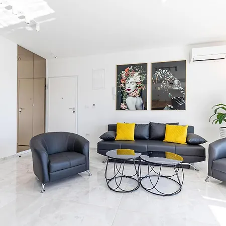Apartment 2 Bedroom Cozy In Seget Donji *